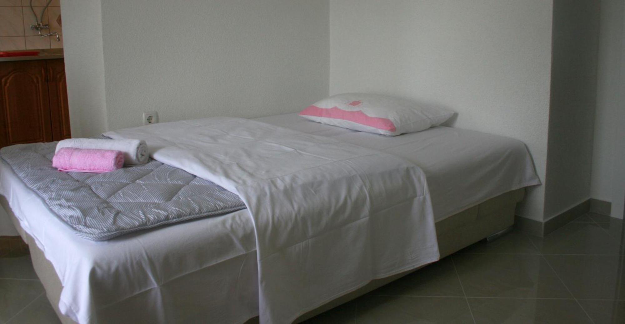 Apartman Elena Sveti Juraj Exteriör bild