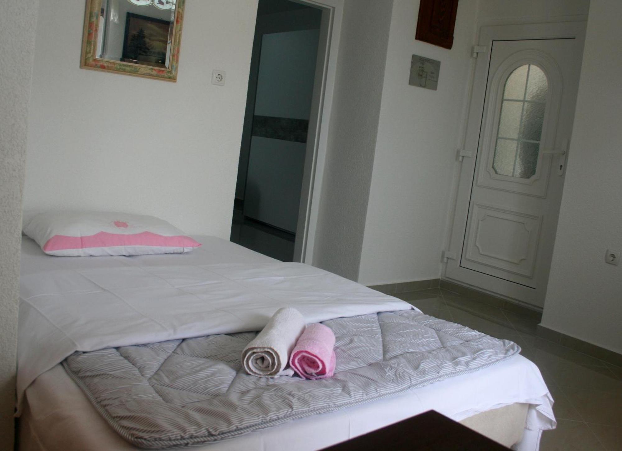 Apartman Elena Sveti Juraj Exteriör bild